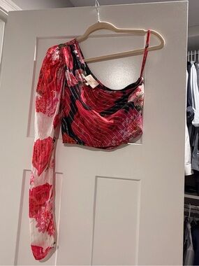 Rococo Sand One-Shoulder Floral Pleated Crop Top in Pink and Black